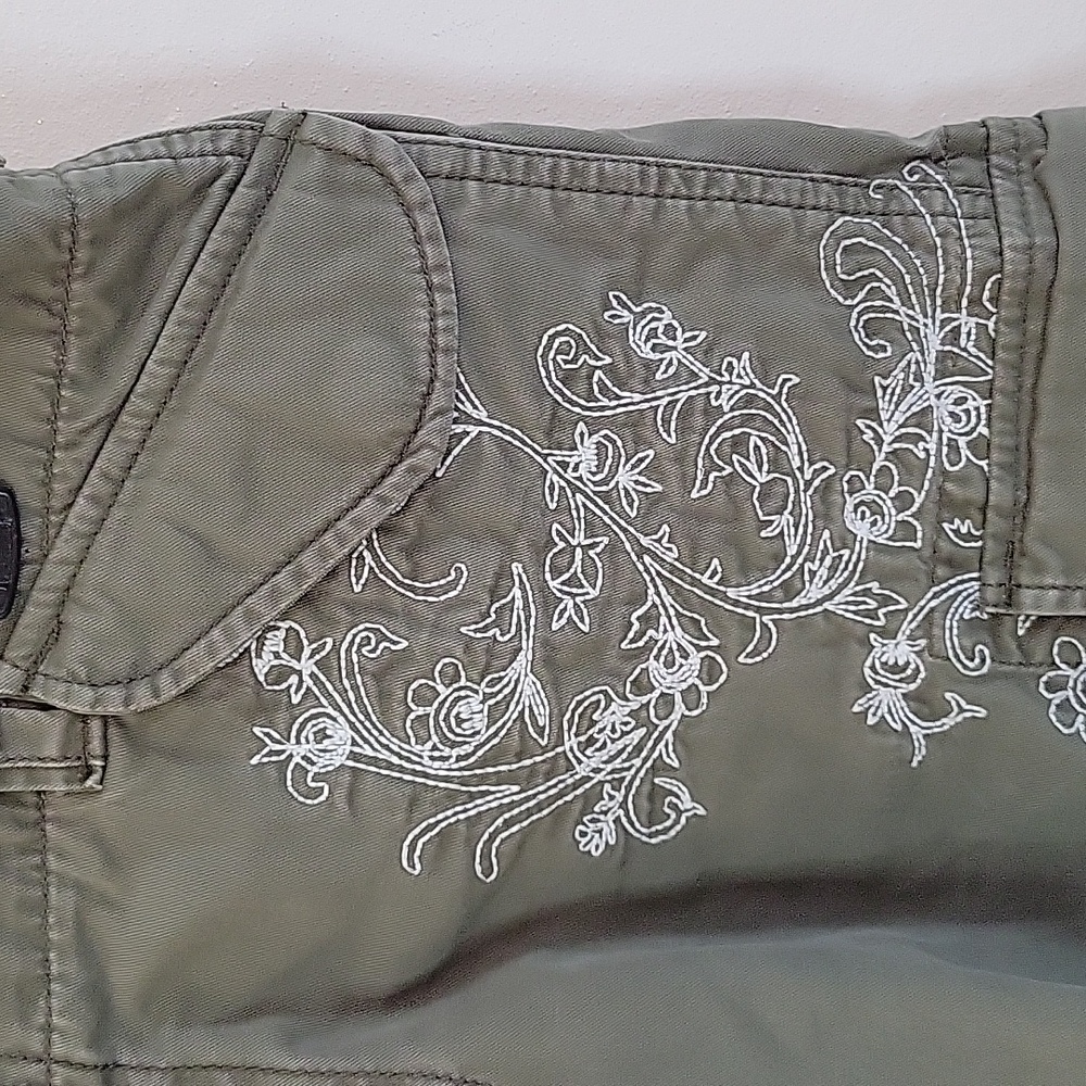 Vintage GAP Khaki Cargo Skirt with Floral Detail SZ - Picture 2 of 8